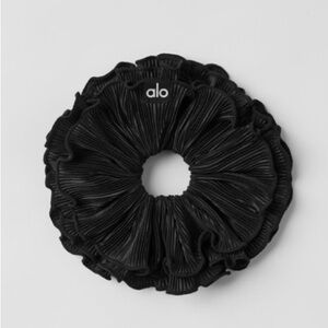 Micro Plisse Oversized Scrunchie